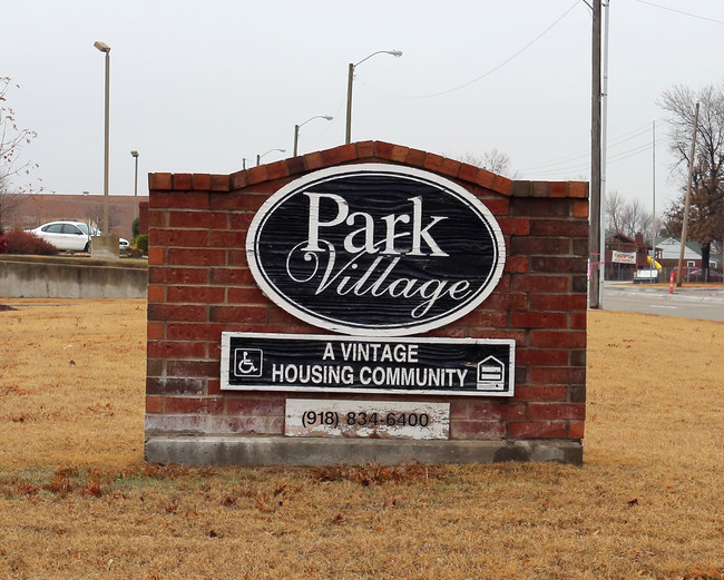 Park Village in Tulsa, OK - Foto de edificio - Building Photo