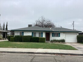 1534 W Cambridge Ave in Fresno, CA - Building Photo