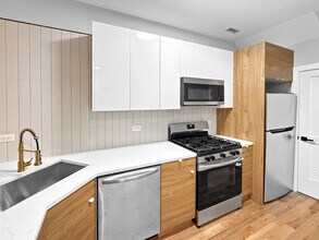 2127 W 18th St in Chicago, IL - Building Photo - Building Photo