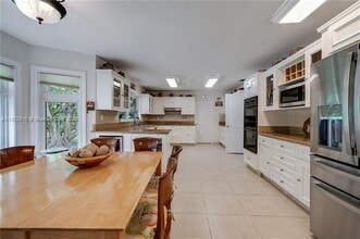 7020 Almansa St in Coral Gables, FL - Building Photo - Building Photo