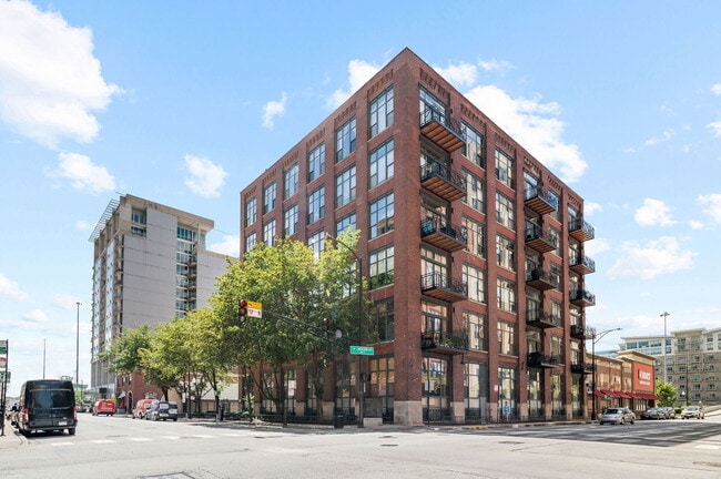 701 W Jackson Blvd in Chicago, IL - Building Photo - Building Photo