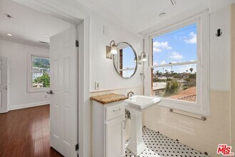 1236 Flores St in West Hollywood, CA - Building Photo - Building Photo