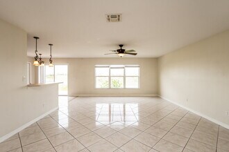 621 Skyridge Rd in Clermont, FL - Foto de edificio - Building Photo