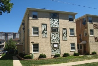 8638 W Summerdale Ave in Chicago, IL - Foto de edificio - Building Photo