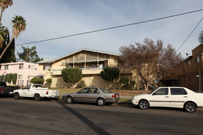 7332 Variel Ave in Canoga Park, CA - Building Photo - Building Photo