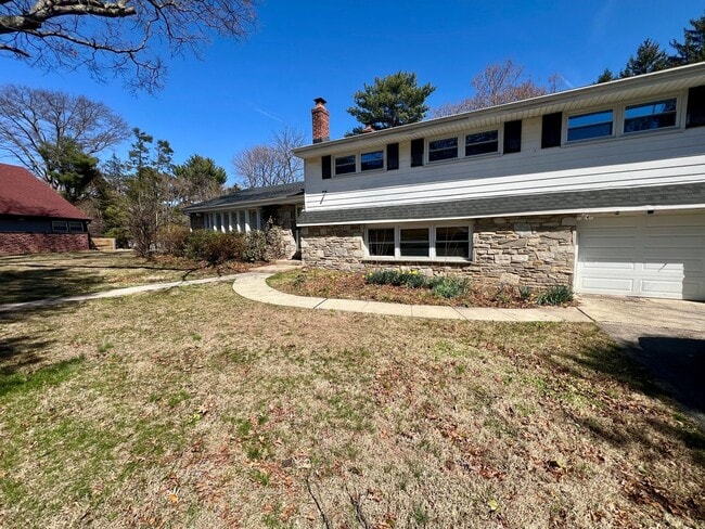 303 Hedgerow Ln in Wyncote, PA - Building Photo - Building Photo