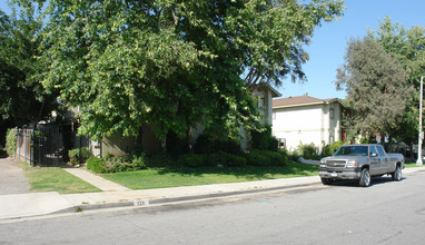 131-133 Montana St in Monrovia, CA - Building Photo - Building Photo