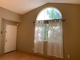 1402 Forest Run in Hercules, CA - Building Photo