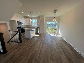 321 Avon Dr in Red Lion, PA - Building Photo - Building Photo