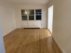 135-05 Booth Memorial Ave in Queens, NY - Building Photo - Building Photo