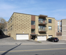 2106 Dufferin St in Toronto, ON - Building Photo - Primary Photo