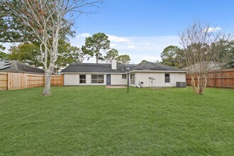 7010 Pembrough Ln in Katy, TX - Foto de edificio - Building Photo