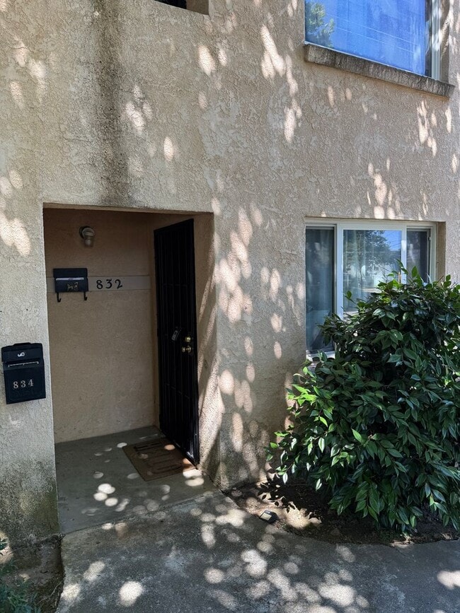property at 828-834-834 Poplar Ave
