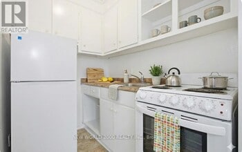 49 Glen Elm Ave in Toronto, ON - Building Photo - Building Photo