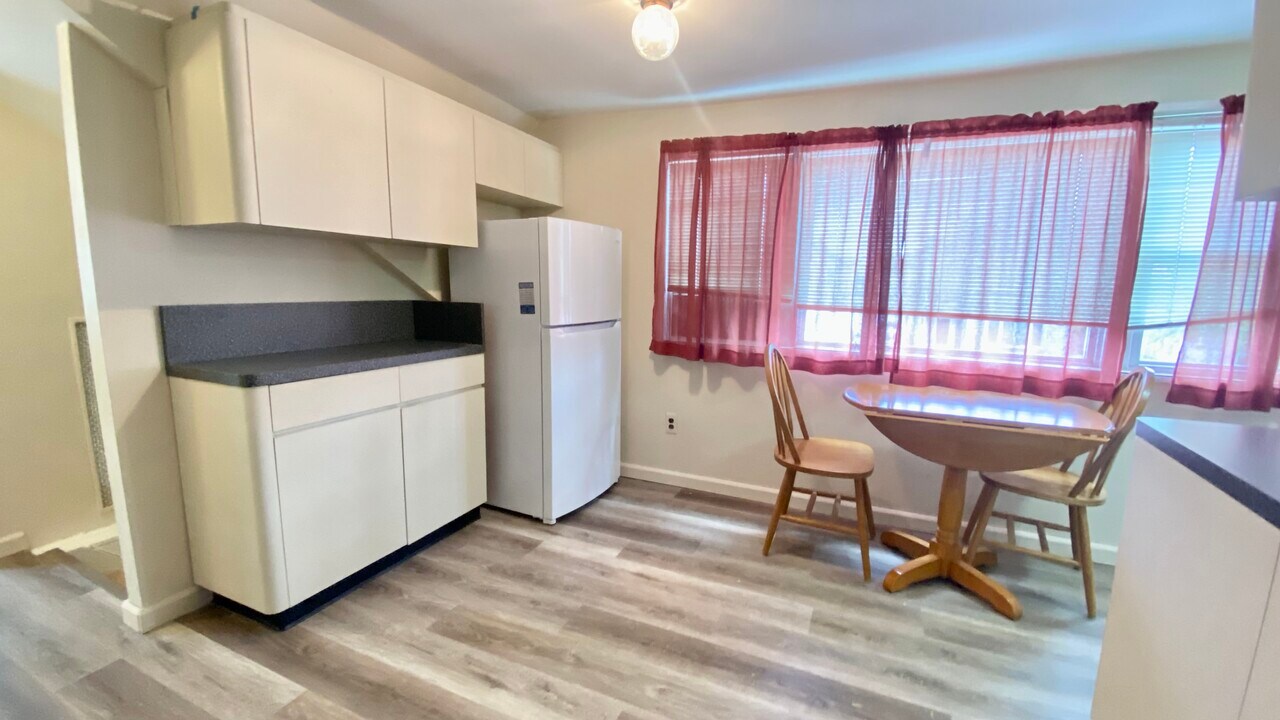 206 N Corona Ave, Unit 2 in Valley Stream, NY - Building Photo