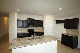 724 Zeke Lake Trl in Fort Worth, TX - Building Photo - Building Photo