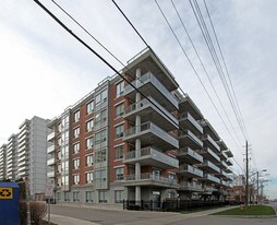 777 Steeles Ave W in Toronto, ON - Building Photo