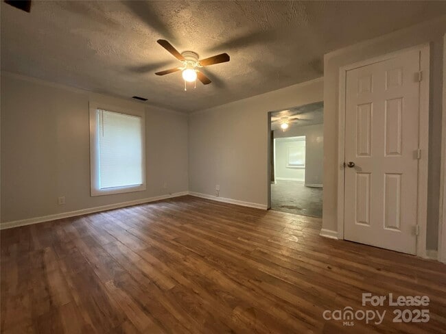 1305 Ragan Ave in High Point, NC - Building Photo - Building Photo