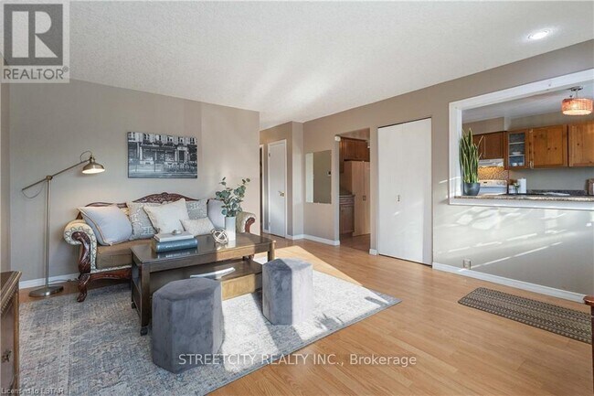 95 Kinburn Crescent in London, ON - Building Photo - Building Photo