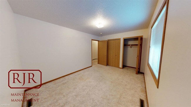 310 S 13th St in Bismarck, ND - Building Photo - Building Photo