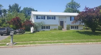 32 Mitchell Ave in Piscataway, NJ - Building Photo