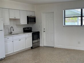 120 SW 79th Ave in Miami, FL - Foto de edificio - Building Photo