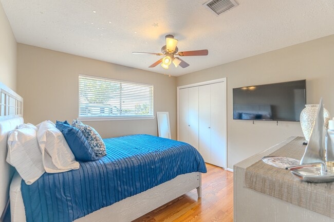 property at 13417 Bunker Hill Dr