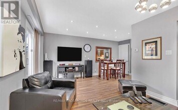 90 Foster Crescent in Brampton, ON - Building Photo - Building Photo