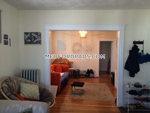 40 Windsor Rd in Medford, MA - Foto de edificio - Building Photo