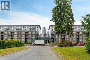 750 Dogwood St in Coquitlam, BC - Building Photo