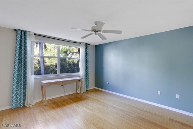 property at 285 Naples Cove Dr