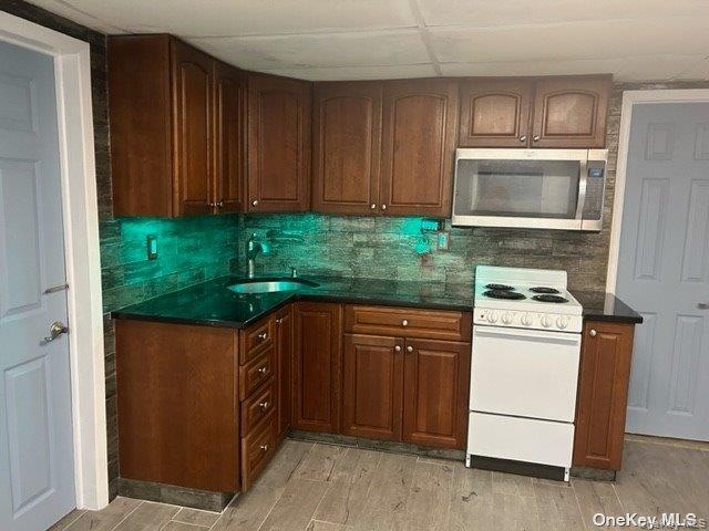 18 Manhattan Pl in Huntington, NY - Building Photo - Building Photo