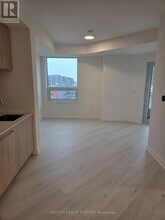 2501 Saw Whet Blvd. in Oakville, ON - Building Photo - Building Photo