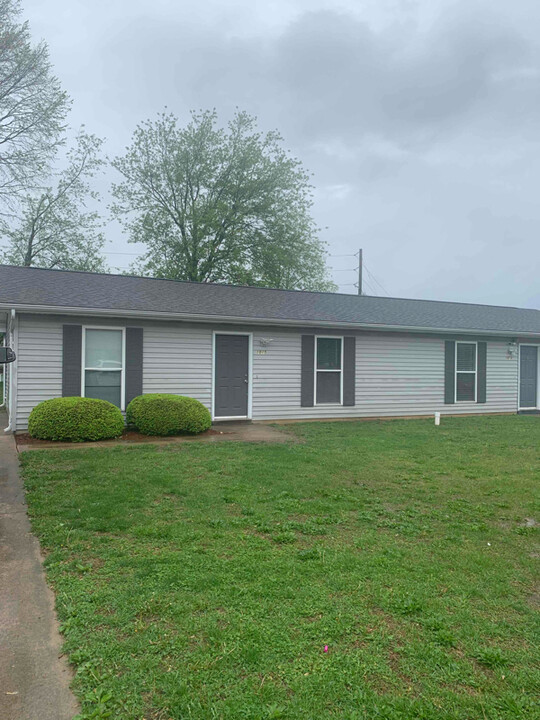 1013-1015 Vandiver Ct in Farmington, MO - Building Photo
