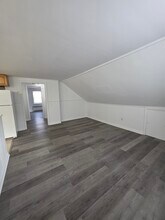 7 High St, Unit 2 in East Rutherford, NJ - Foto de edificio - Building Photo