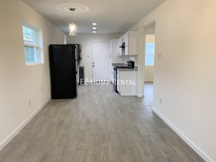 5044 Mallow St-Unit -B in Houston, TX - Foto de edificio