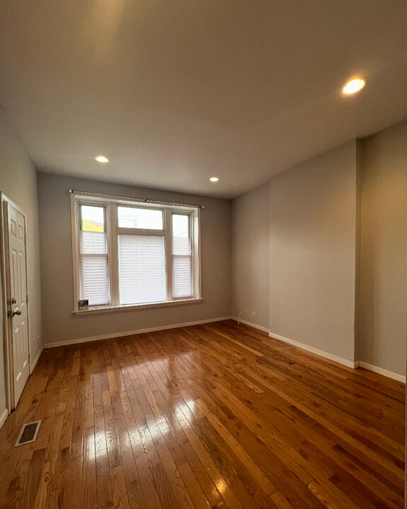 2416 N Maplewood Ave, Unit 1 in Chicago, IL - Building Photo