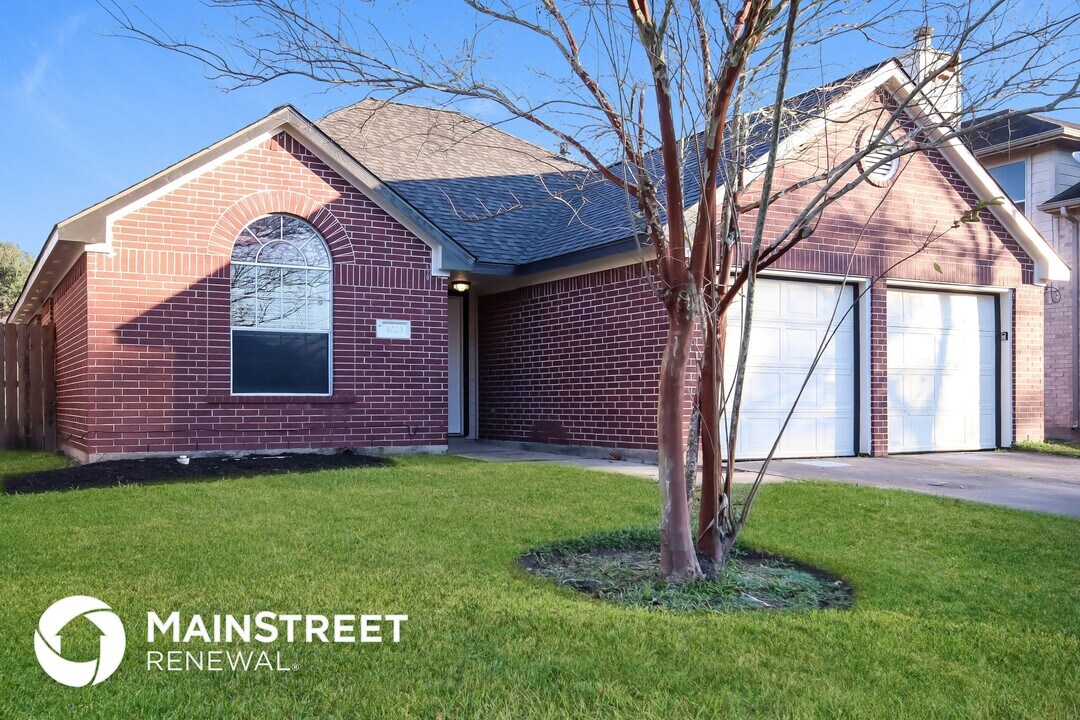 4023 Almond Lake Dr in Houston, TX - Building Photo