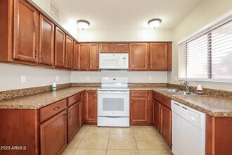 10336 N 62nd Ave in Glendale, AZ - Foto de edificio - Building Photo