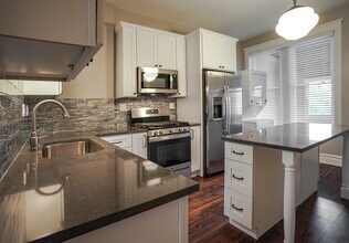 836 N Maplewood Ave, Unit Apt 2 in Chicago, IL - Building Photo - Building Photo