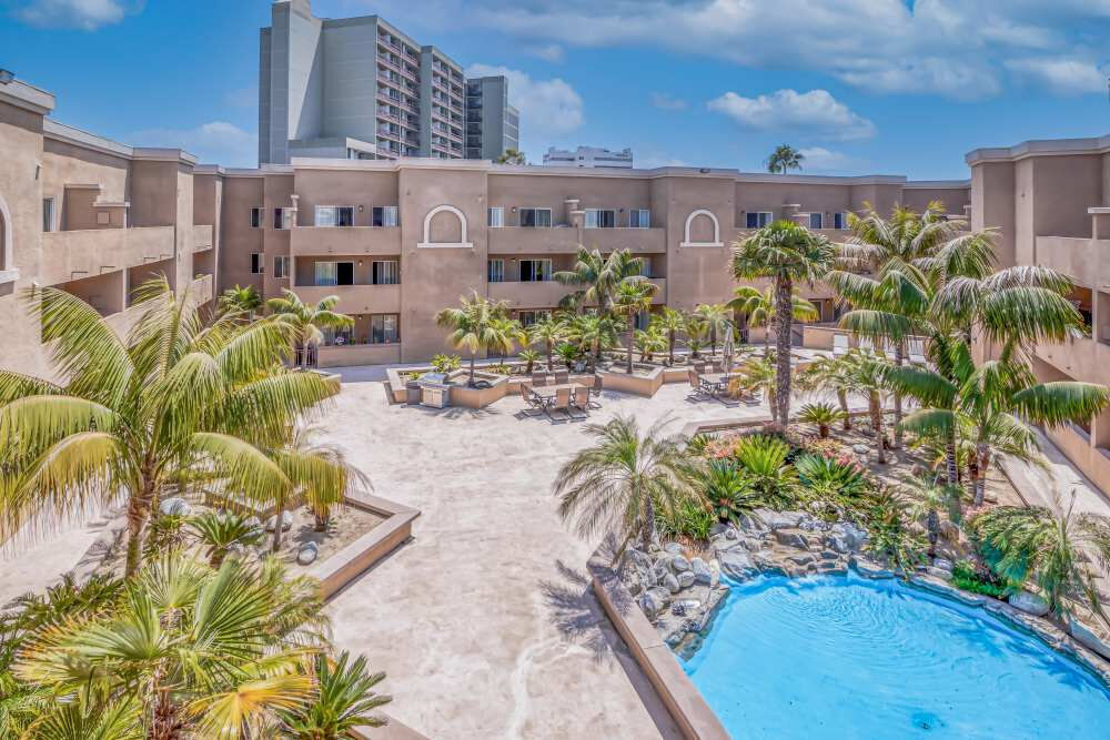 Five Points Seniors in Huntington Beach, CA - Building Photo