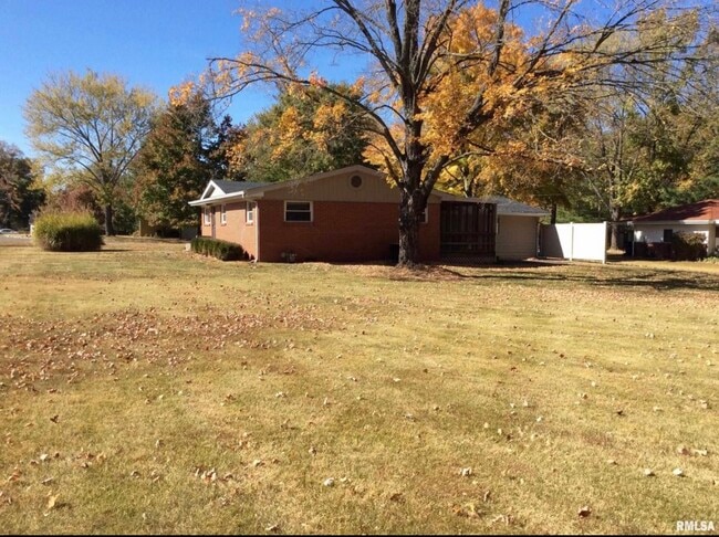 10 Homestead Dr in Mount Vernon, IL - Building Photo - Building Photo