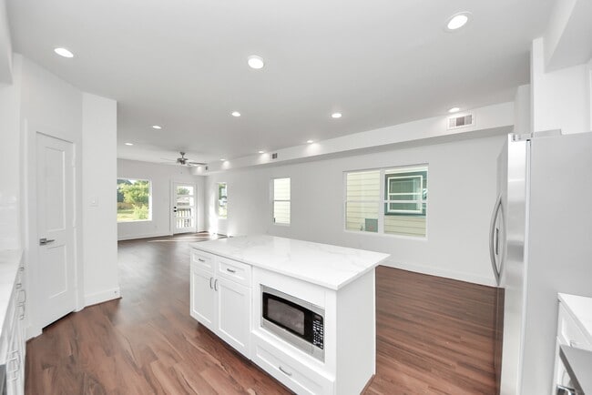 property at 611 E 39th St