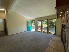 14050 Woodland Dr in Guerneville, CA - Building Photo - Building Photo