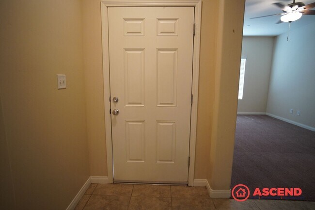 7918 Rhine Dr in Bakersfield, CA - Building Photo - Building Photo