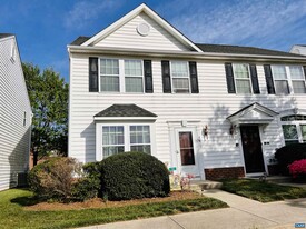 76 Villa Circle in Palmyra, VA - Building Photo