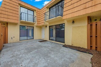 1706 Park Meadows Dr in Ft. Myers, FL - Building Photo - Building Photo