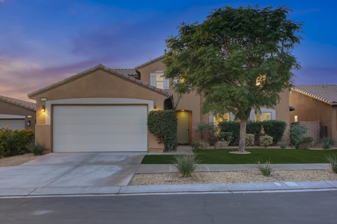 42785 Ponte Ct in Indio, CA - Foto de edificio