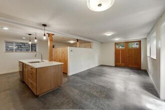 811 16th Ave in Seattle, WA - Building Photo - Building Photo