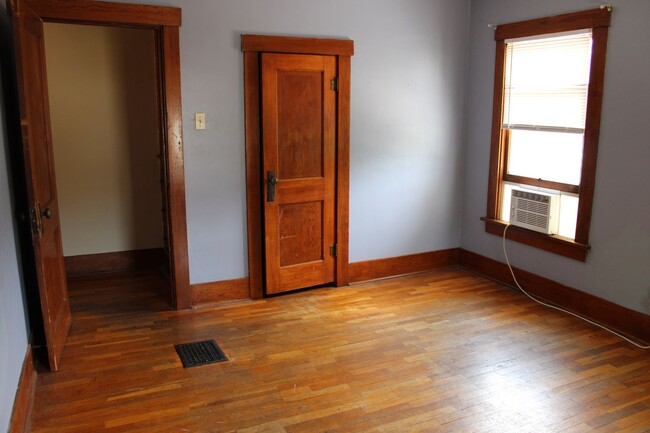 815 N 10th St, Unit Tenth 815 #2 in Manhattan, KS - Building Photo - Building Photo